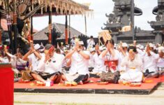 Wagub Giri Prasta Ngenteg Linggih Pura Desa Batunya Baturiti Tabanan