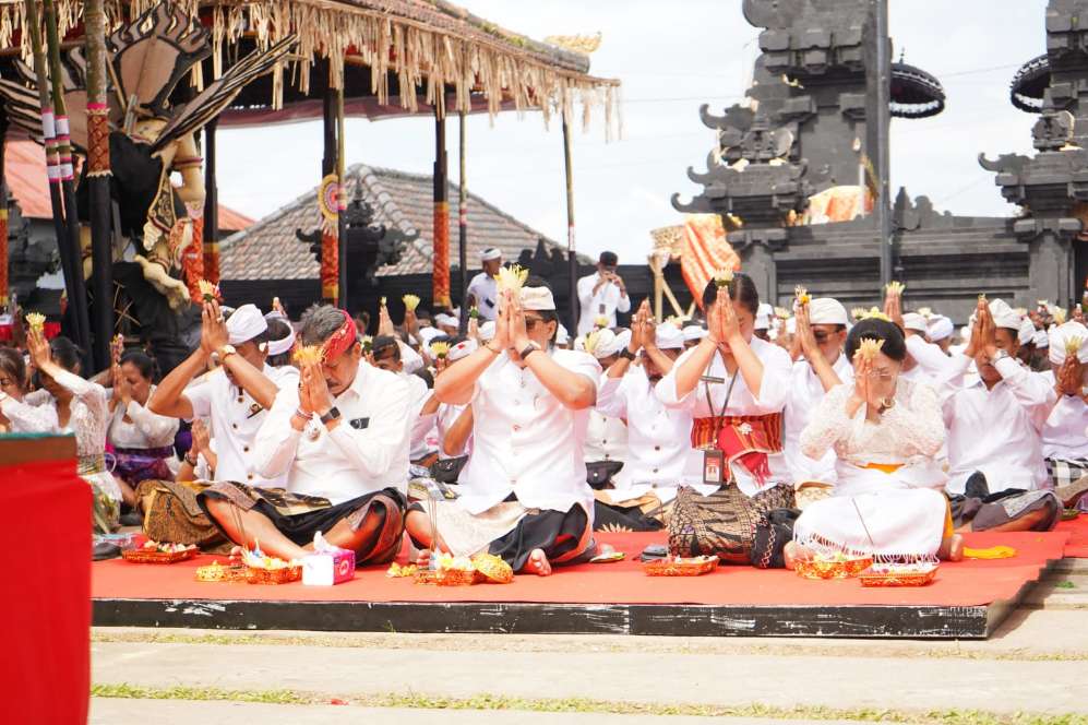 Wagub Giri Prasta Ngenteg Linggih Pura Desa Batunya Baturiti Tabanan