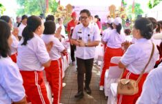 Arya Wibawa sapa lansia Denpasar pada peringatan HLUN ke-30