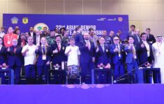 Gubernur Bali Wayan Koster dan Ketua Umum PB FORKI Hadi Tjahjanto saat pembukaan resmi 22nd AKF Senior Championships 2026 di Nusa Dua Bali.