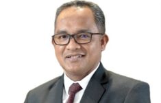 Kepala OJK Bali Parjiman serahkan SK penggabungan 4 BPR Nusamba