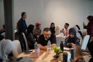 Sesi diskusi bersama mentor Yusi Avianto Pareanom