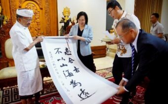Ket Foto: Gubernur Bali Bapak I Wayan Koster saat msnerima audiensi delegasi Ningxia yang dipimpin Anggota Komite Tetap Komite Partai Daerah Otonom Etnis Hui Ningxia, Dou Jingli.